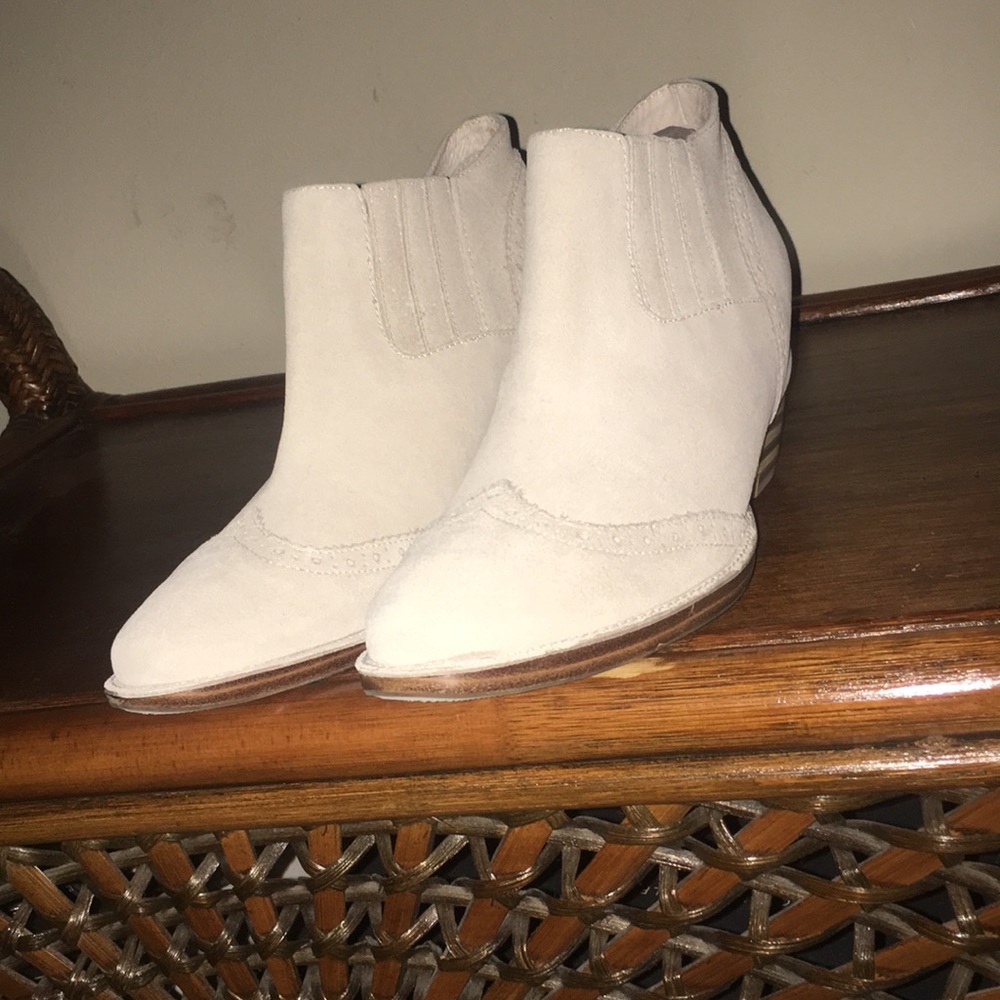 80%20 New 7.5 booties, light cream/beige color